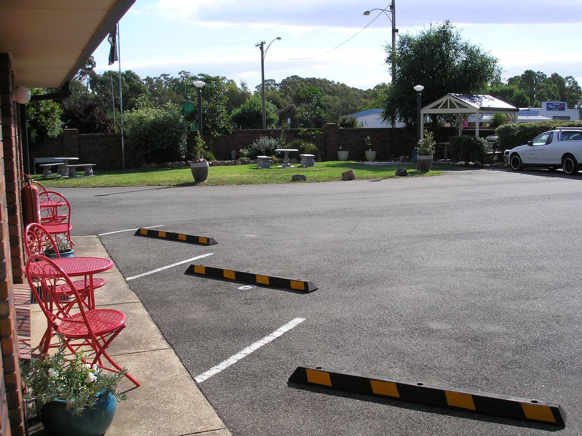 Coorrabin Motor 3* Stawell
